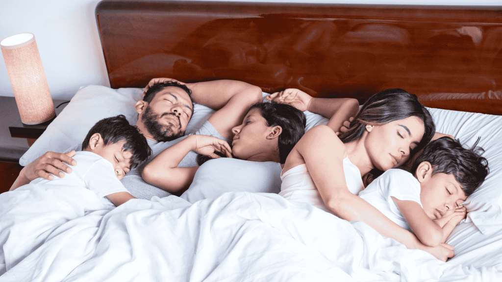 tidur bareng keluarga menyenangkan