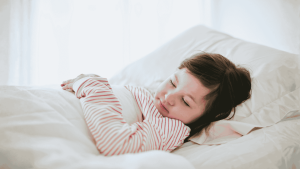 posisi tidur terbaik untuk anak2