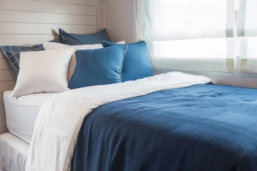 sprei dan bedcover biru dan krem